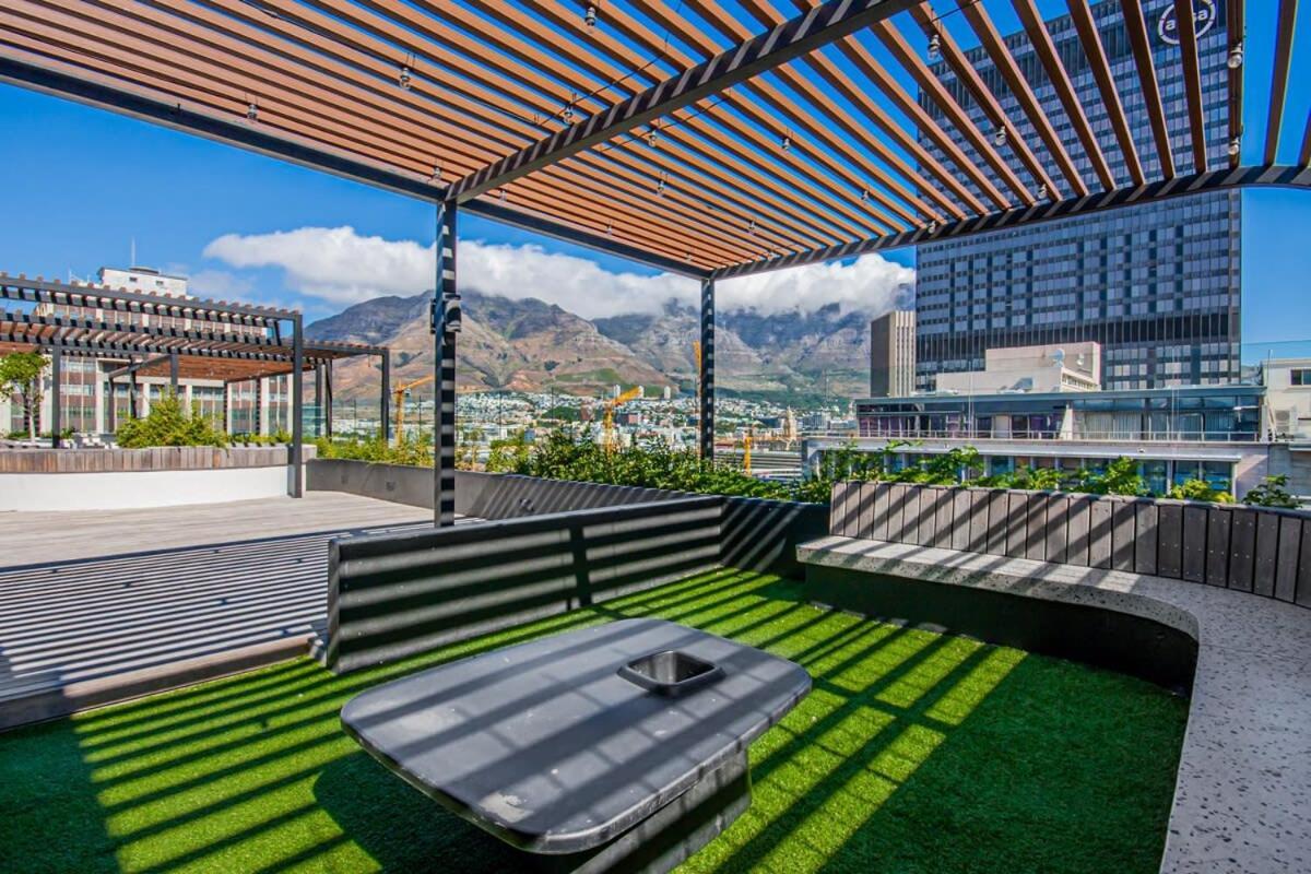 Sunny, 3rd Floor, Spacious, Fast Wifi-pool Cape Town