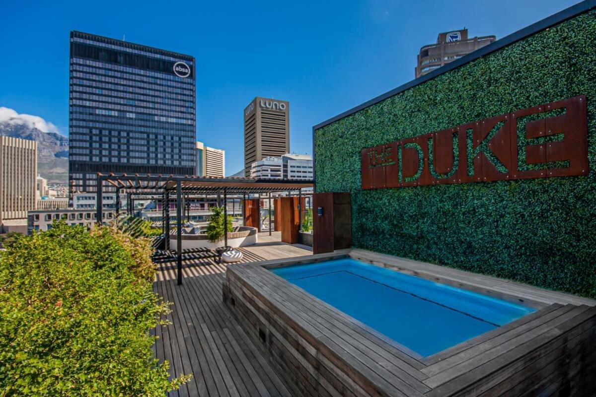 Sunny, 3rd Floor, Spacious, Fast Wifi-pool Apartment